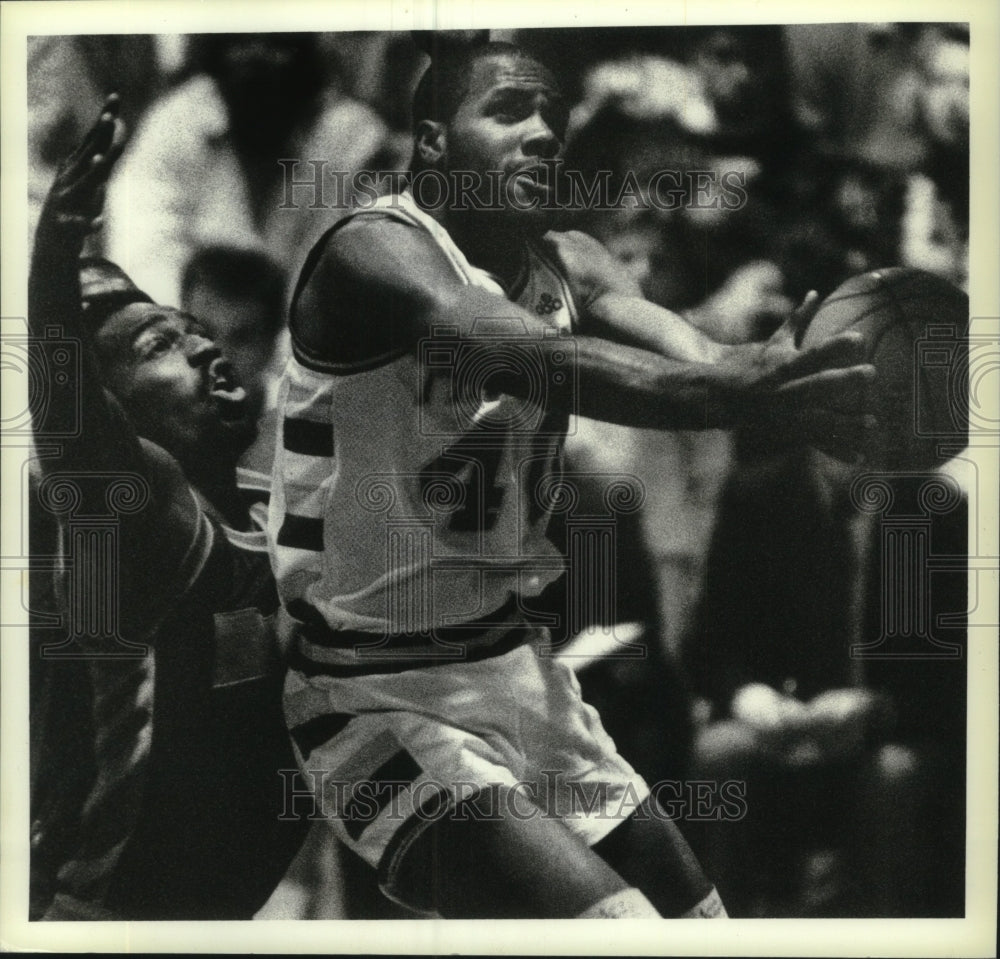 1989 Press Photo Mario Elie during Albany Patroons basketball game in New York- Historic Images