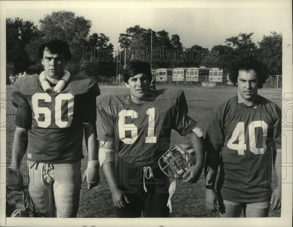 Press Photo Albany Metro Mallers football players pose for photo in New York - Historic Images