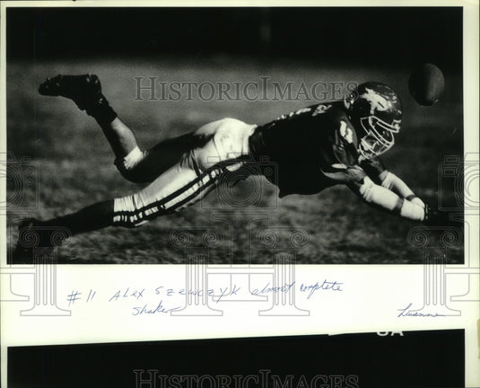 Press Photo Shaker High School footballer dives for ball during game in New York - Historic Images