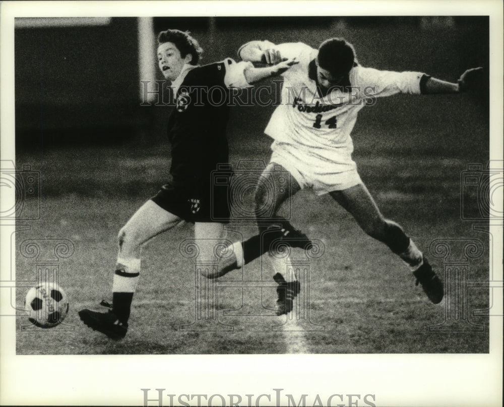 Press Photo Wat soccer player #14 Todd Marchese tries to block Pelham player- Historic Images