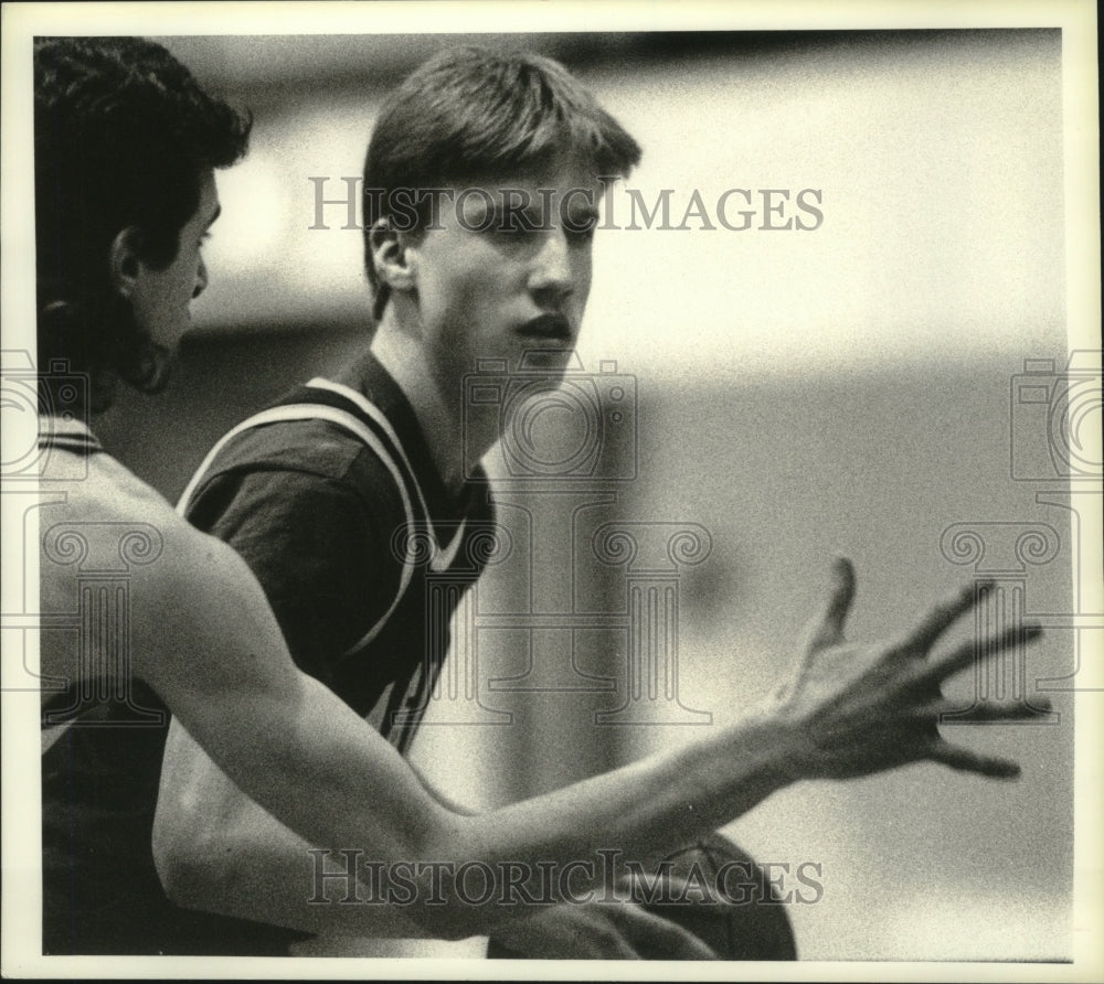 1989 Press Photo Bishop Maginn basketball player Terrence Word drives around #12- Historic Images