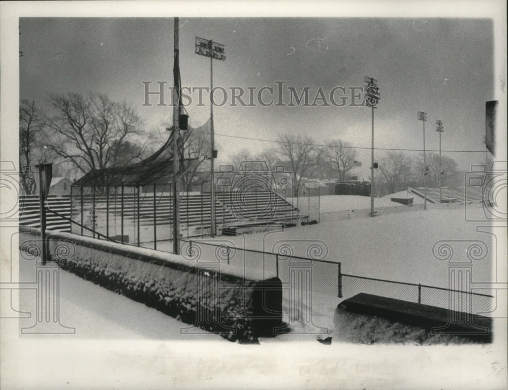 Press Photo Snow fills the stands at Heritage Park, Bleecker, New York - Historic Images