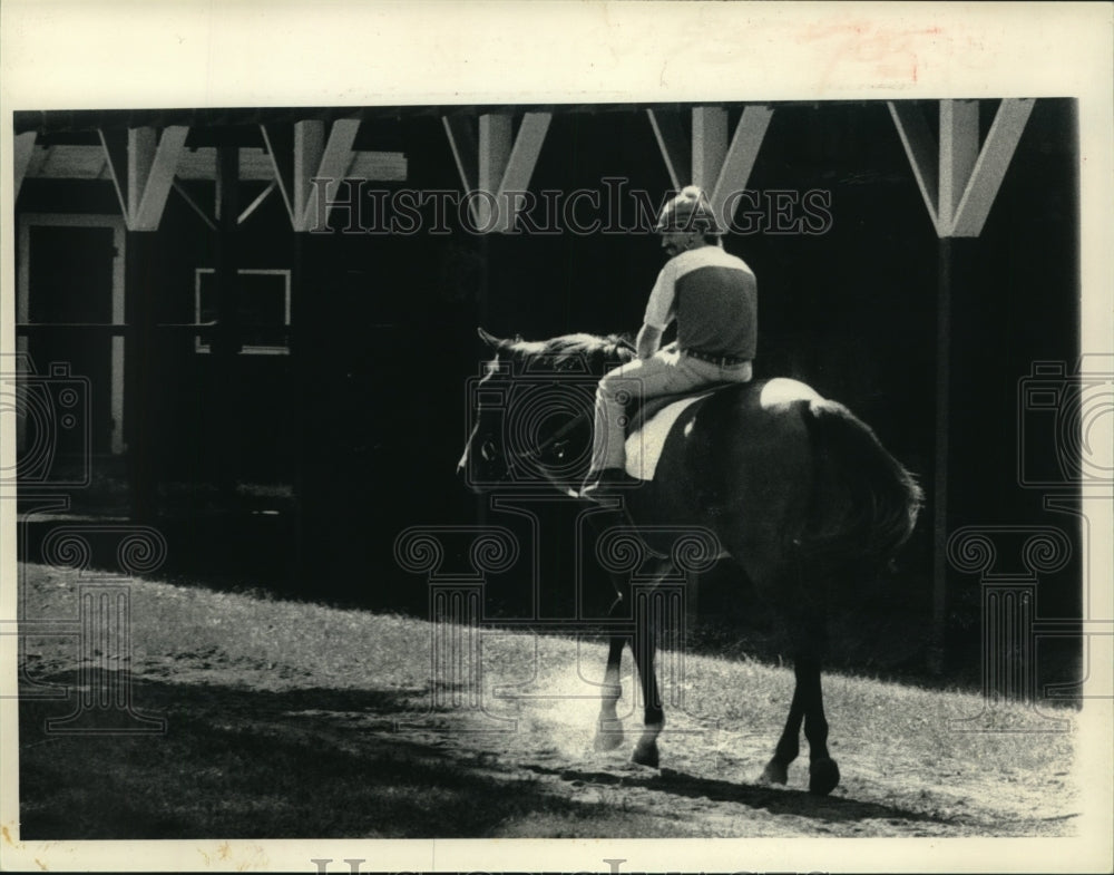 Press Photo Rider on horse in the back barn area at Saratoga Race Track, NY - Historic Images