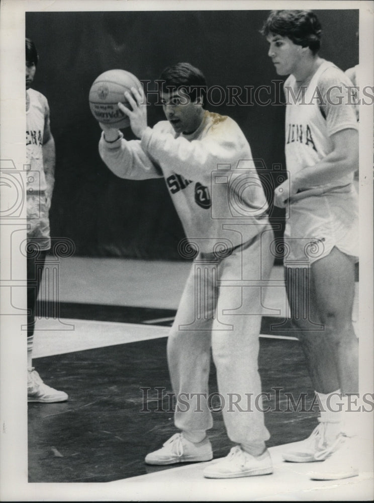 Press Photo  Siena Basketball coach John Griffin demonstrates play in practice - Historic Images