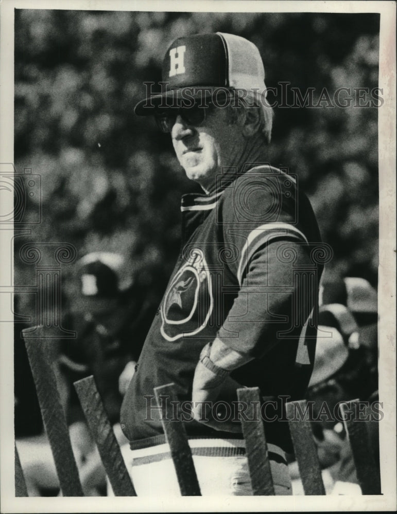 1982 Press Photo HVCC Baseball Coach Joe Purello watches game - tus04241- Historic Images