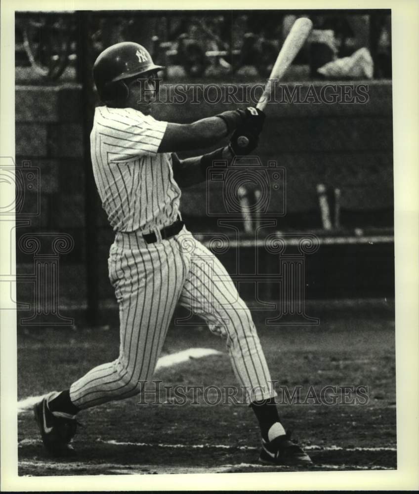 1988 Press Photo Yanks baseball player #2 Andy Stankiewicz swings at pitch- Historic Images