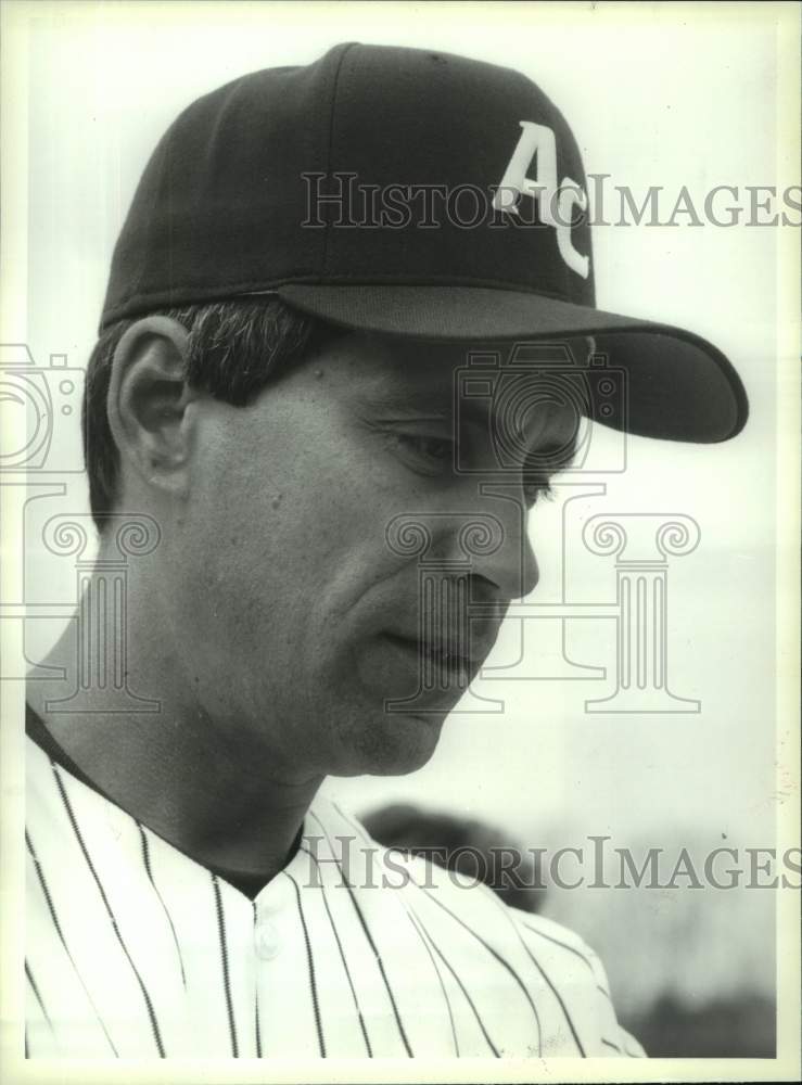 Press Photo Mike Hart, Manager, Albany-Colonie Yankees, New York - tus04361- Historic Images