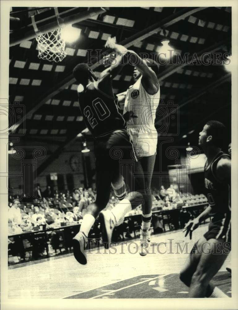 1985 Press Photo Albany Patroons vs. Bay State Bombardiers basketball, New York - Historic Images