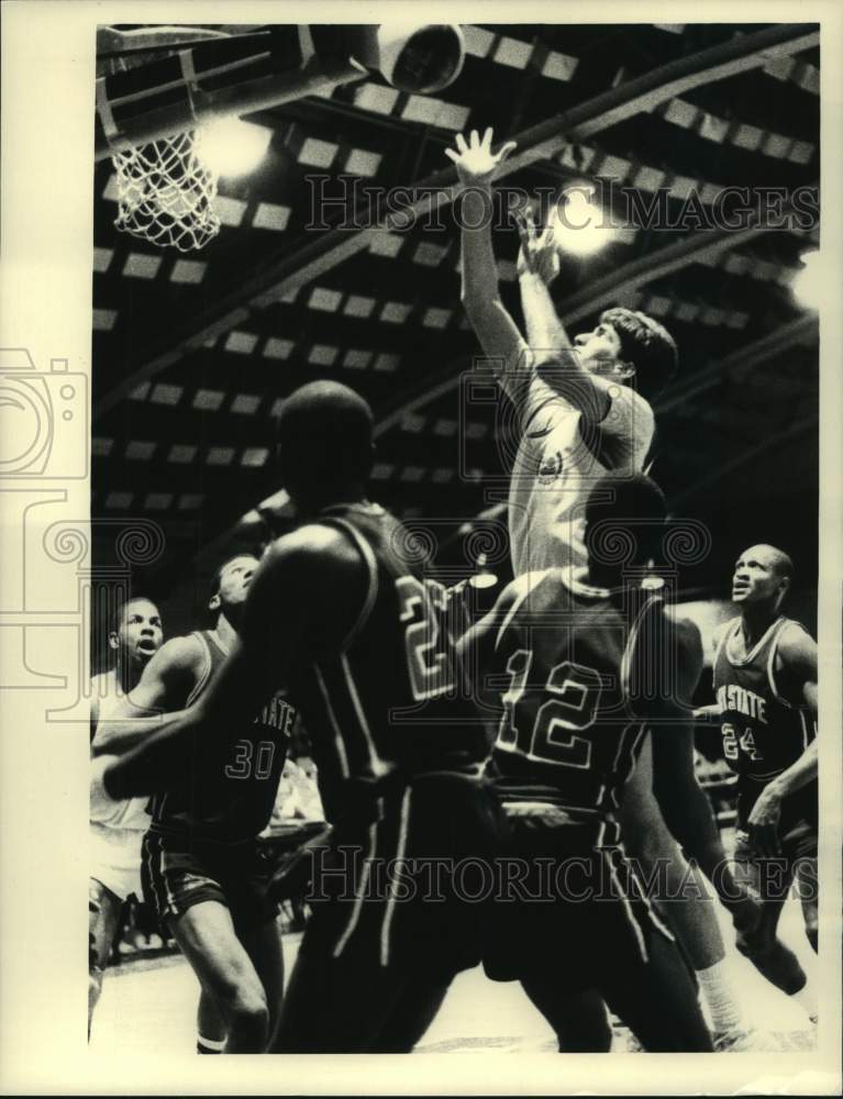 1985 Press Photo Albany Patroons vs. Bay State Bombardiers basketball, New York- Historic Images