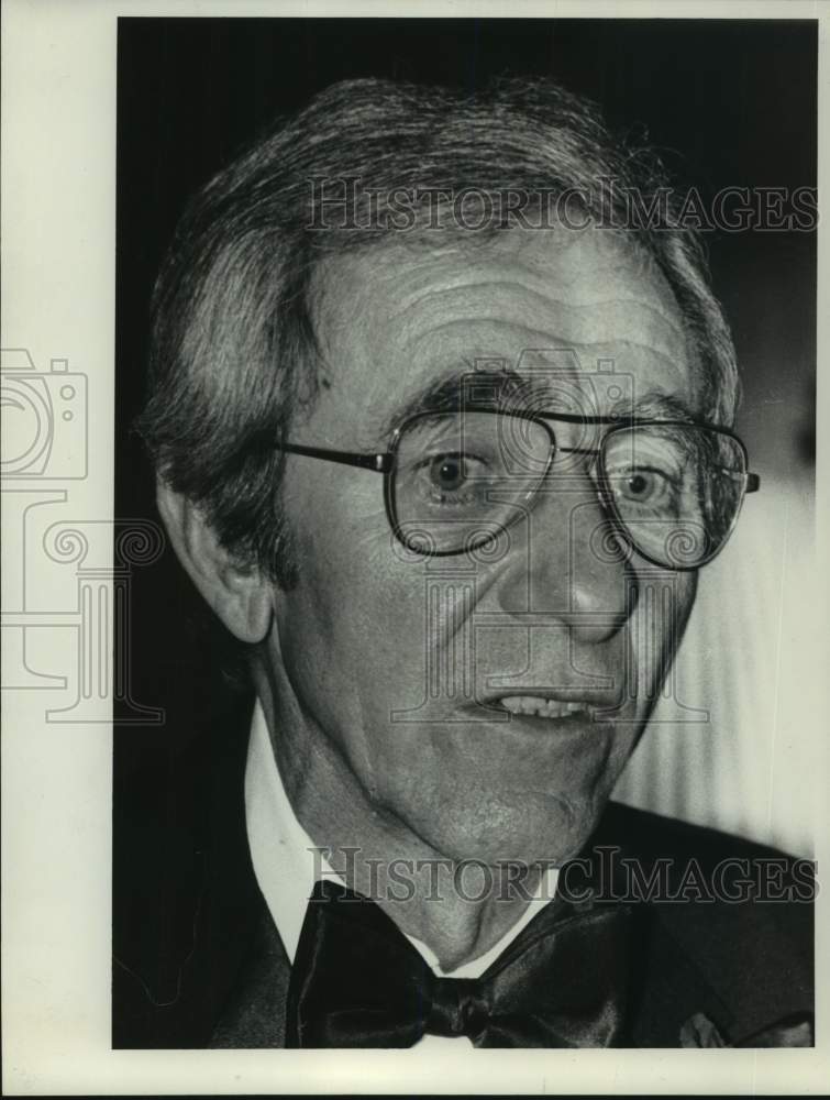 Press Photo Sports announcer Chris Schenkel in a tuxedo - tus04505 - Historic Images