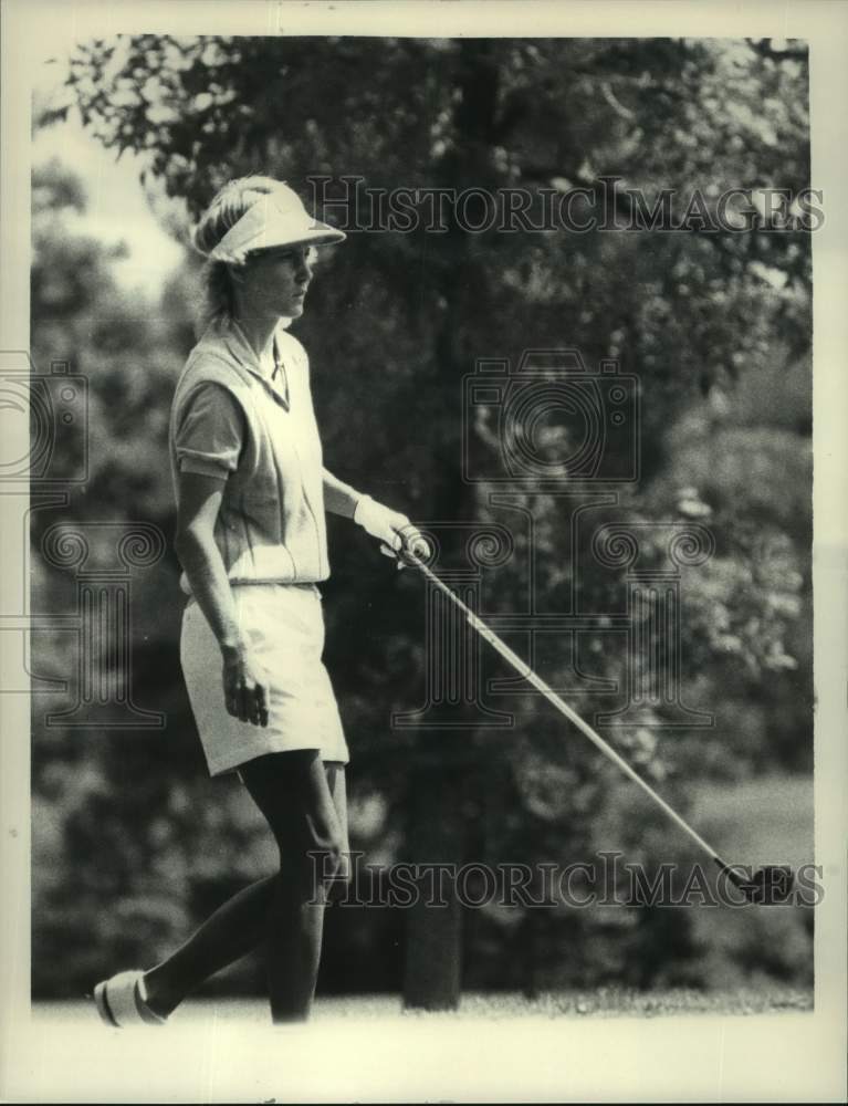 1984 Press Photo Lisa Kluver during round of golf at Colonie Golf Club, New York - Historic Images