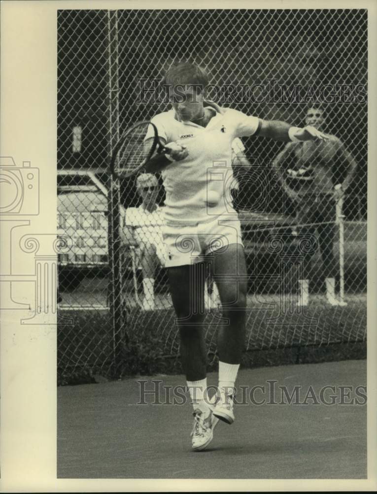 Press Photo Harold Solomon swings at ball during tennis match in New York - Historic Images
