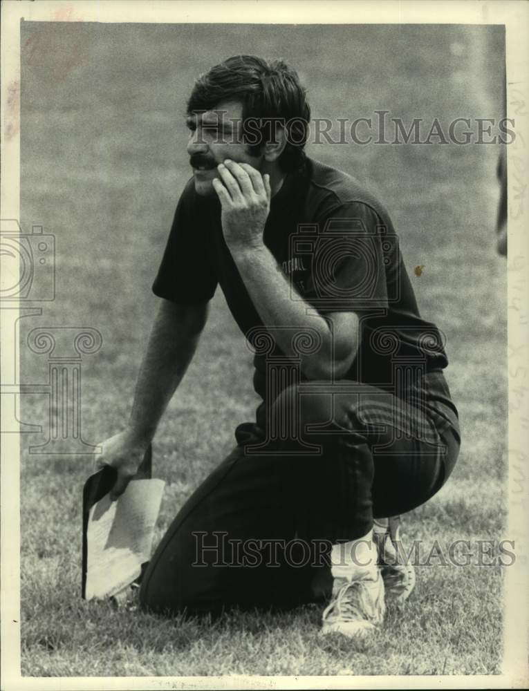 1983 Press Photo Albany High School football coach Alex Sokaris in New York- Historic Images