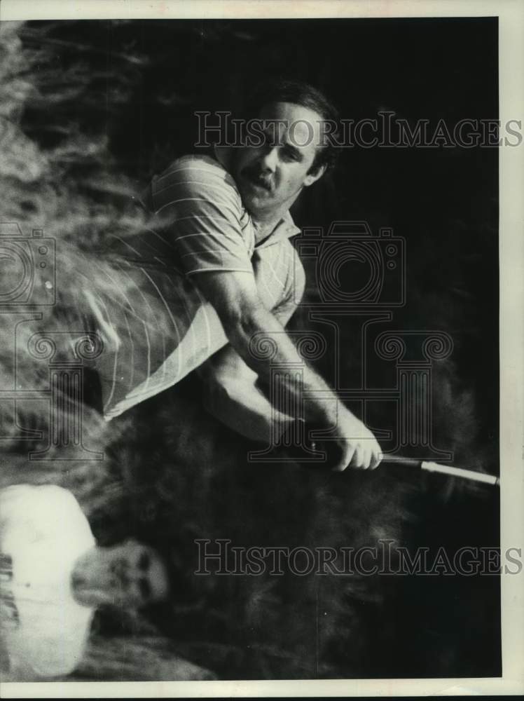 Press Photo Pete Spitalnv hits from rough during round of golf in Colonie, NY- Historic Images
