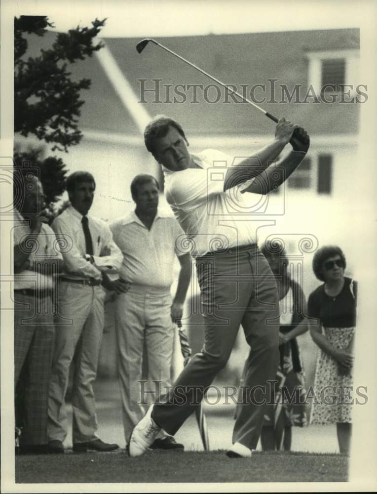 1984 Press Photo Dan Spooner tees off at Wolferts Roost in Albany, New York- Historic Images