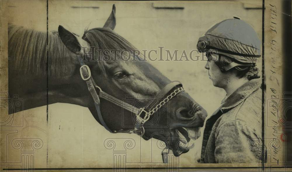 1974 Press Photo Jockey Tommy Wallis with racehorse Judger in New York - Historic Images