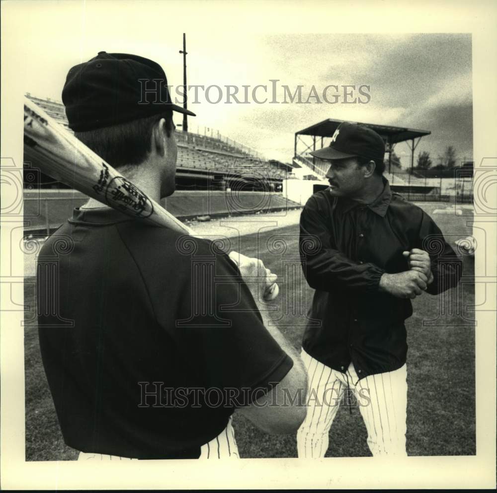 1987 Press Photo Albany-Colonie Yankees players at Heritage Park, Colonie, NY- Historic Images