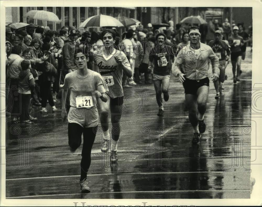 Press Photo Dolan Stony is first girl to finish the rain soaked race in Troy, NY- Historic Images