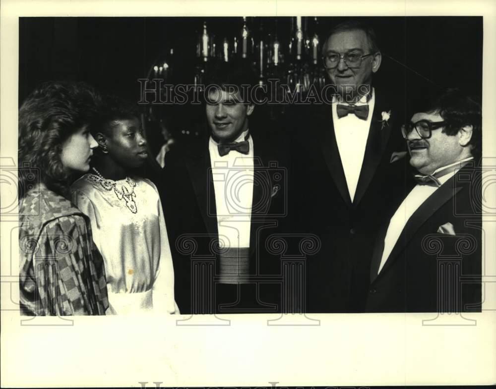 1987 Press Photo Group poses for photo at formal event at Hilton Hotel- Historic Images