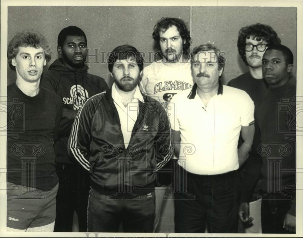 1984 Press Photo Coach Bruce Bouck with 6 players at Schenectady Armory, NY- Historic Images