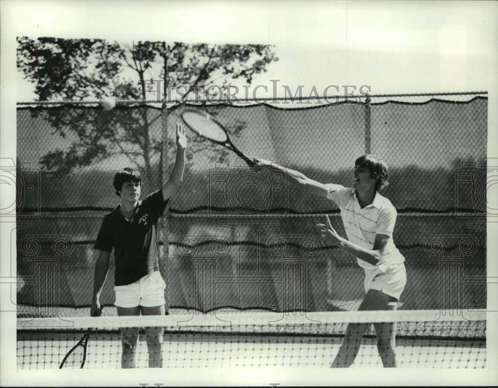 1982 Press Photo James Lacy &amp; Adam Ursprung, Catskill, New York tennis players- Historic Images