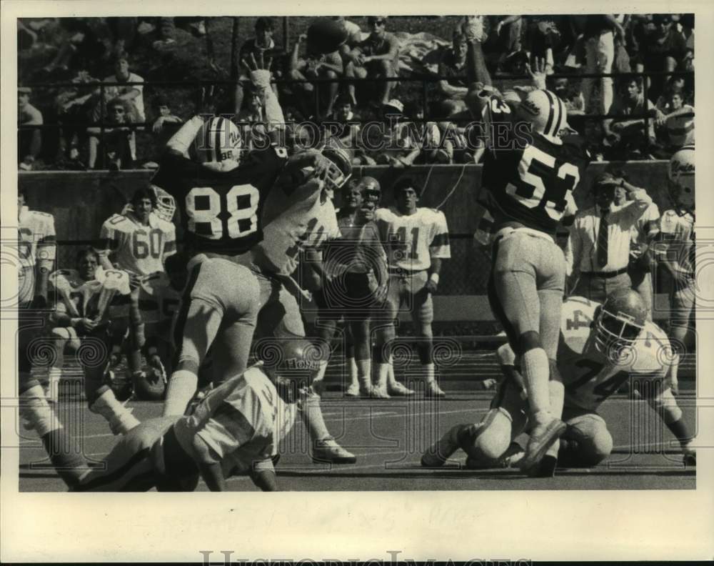 1984 Press Photo Union College football game action, Schenectady, New York- Historic Images