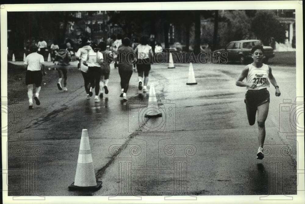 1990 Press Photo Runners compete in Freihofer's Run for Women, Albany, New York - Historic Images