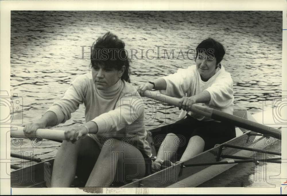 Press Photo Rowing crew teammates Norah Murphy & Anita Fira in New York- Historic Images