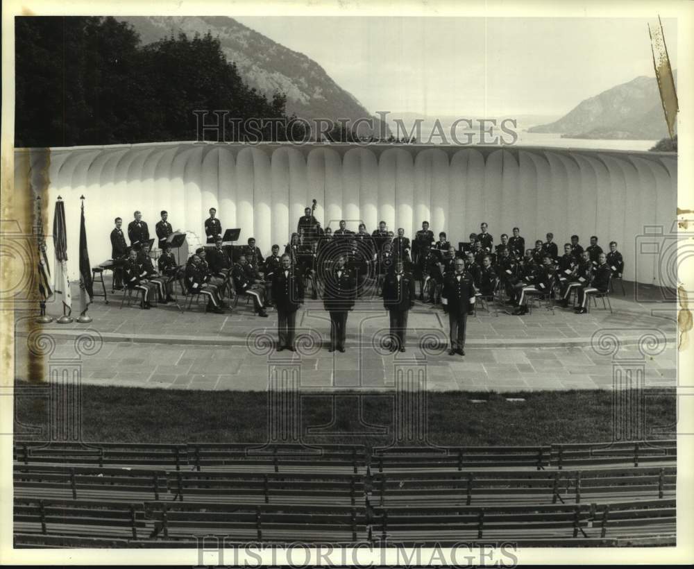 1986 Press Photo United States Military Academy Band at amphitheater in New York - Historic Images