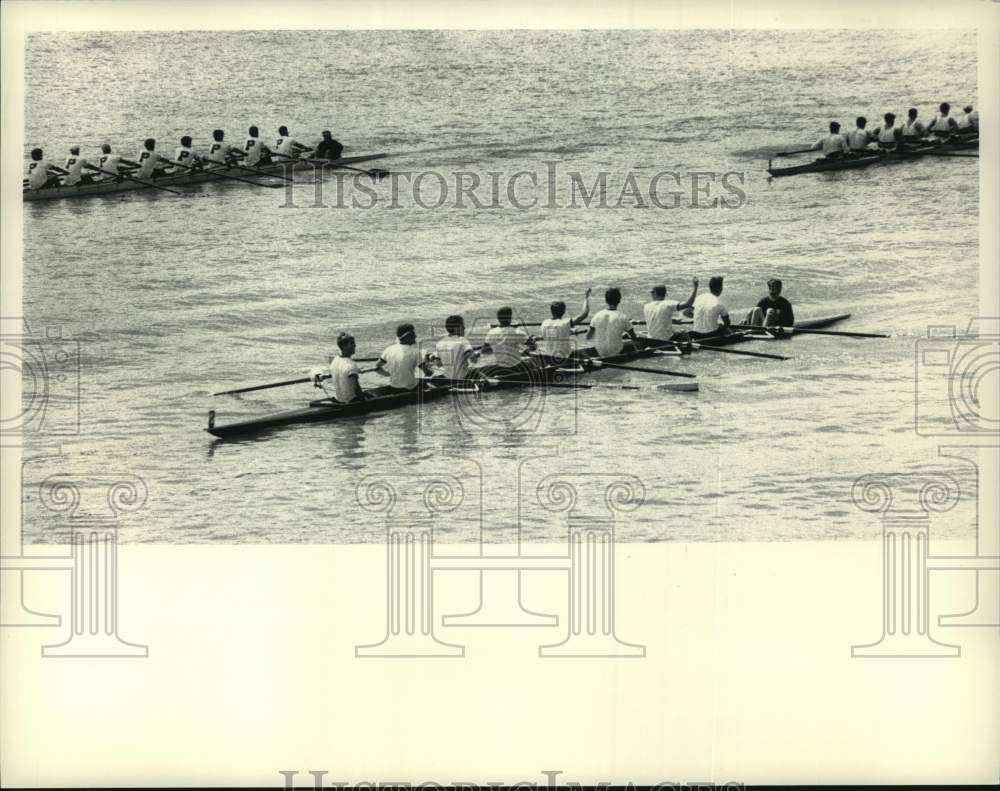 1989 Press Photo 9-man crews on Hudson River for regatta in Albany, New York- Historic Images