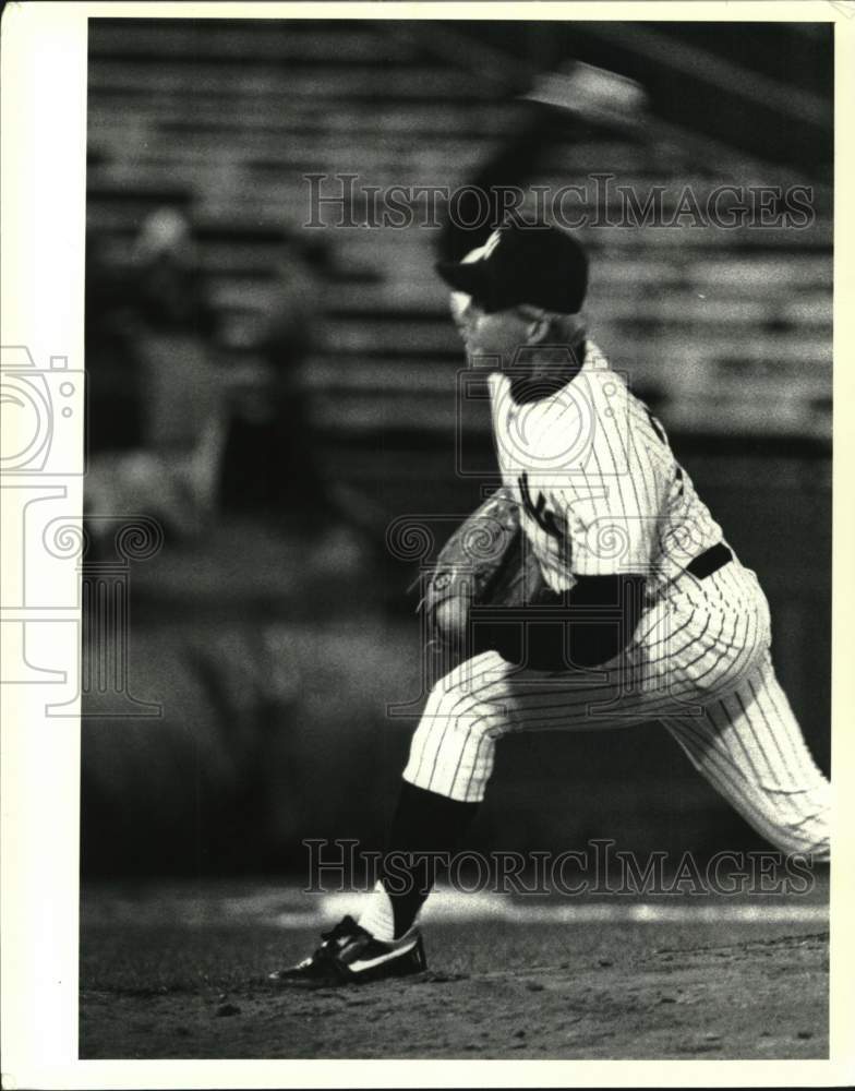 Press Photo New York Yankees baseball pitcher Wade Taylor in action - tus05803 - Historic Images
