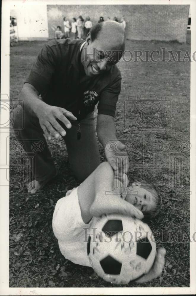 Press Photo St Gregory soccer coach Musa Shamuyarira and player Mike McCormick- Historic Images