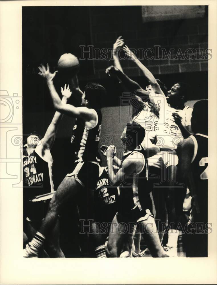 1984 Press Photo Basketball players in action - tus05922 - Historic Images