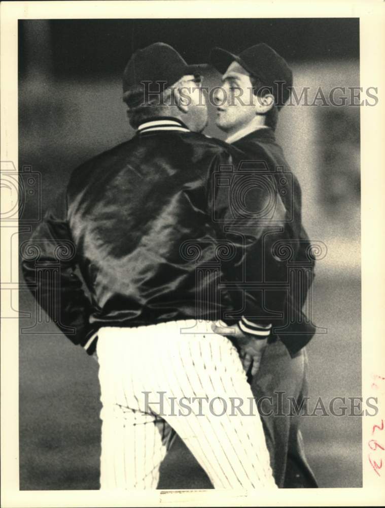 Press Photo A Yankees baseball manager argues with an umpire - tus05999- Historic Images
