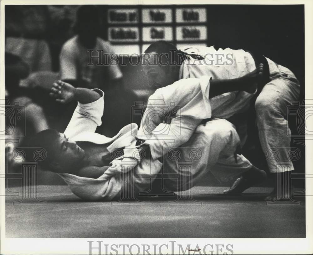 Press Photo Martial artist Bill Shanahan in action - tus06207- Historic Images