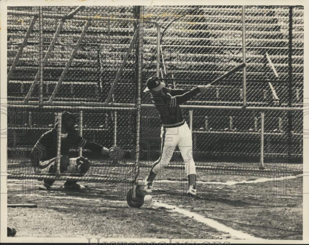 Press Photo A&#39;s baseball players during batting practice - tus06245 - Historic Images