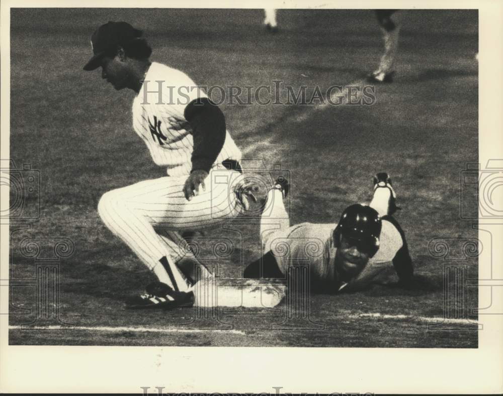 1986 Press Photo Yankees baseball in action at Heritage Park - tus06265- Historic Images