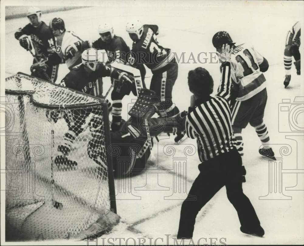 1978 Press Photo Rensselaer Polytechnic Institute hockey players in action - Historic Images