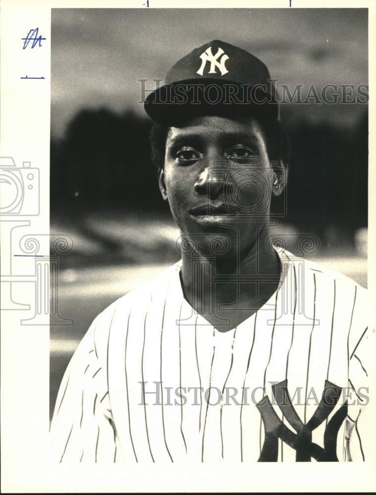 1986 Press Photo Yankees baseball player Roberto Kelly at Heritage Park- Historic Images