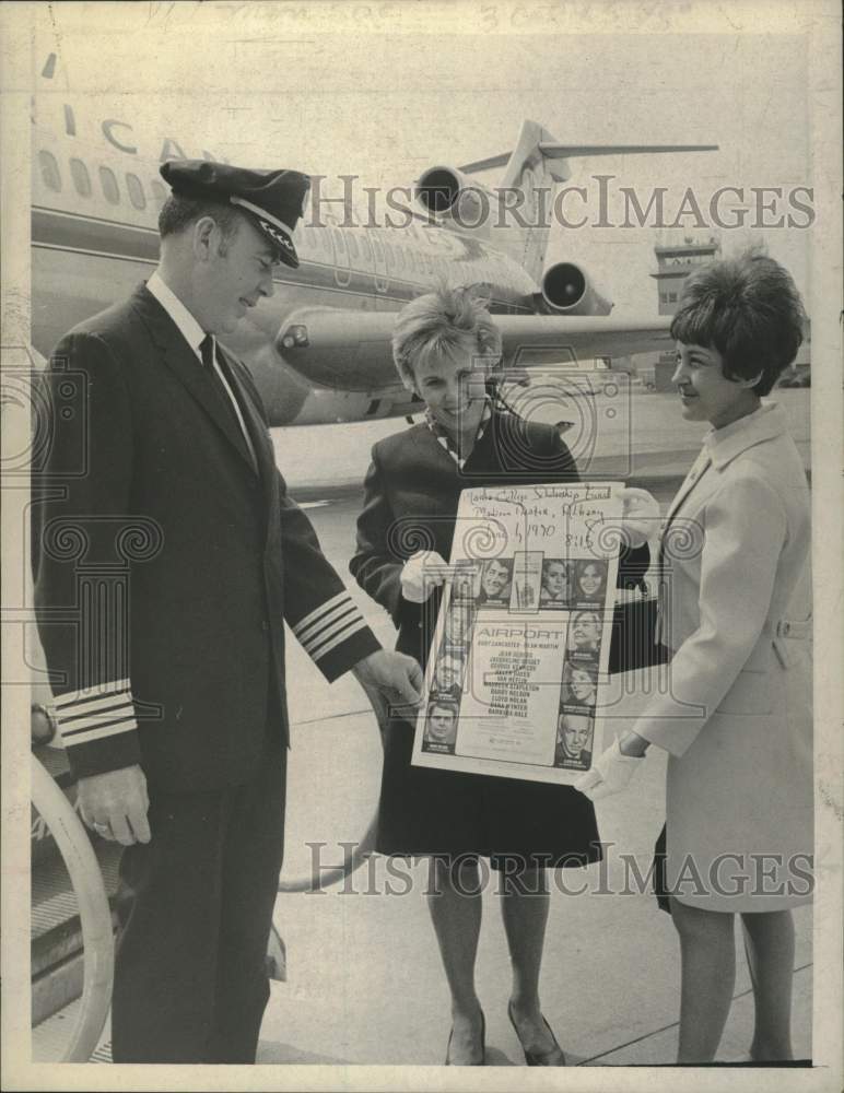 1941 Press Photo Trio examines playbill for event at airport in New York- Historic Images