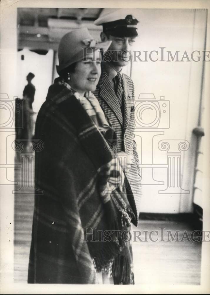 1939 Press Photo Queen Elizabeth and King George aboard the Empress of Australia - Historic Images