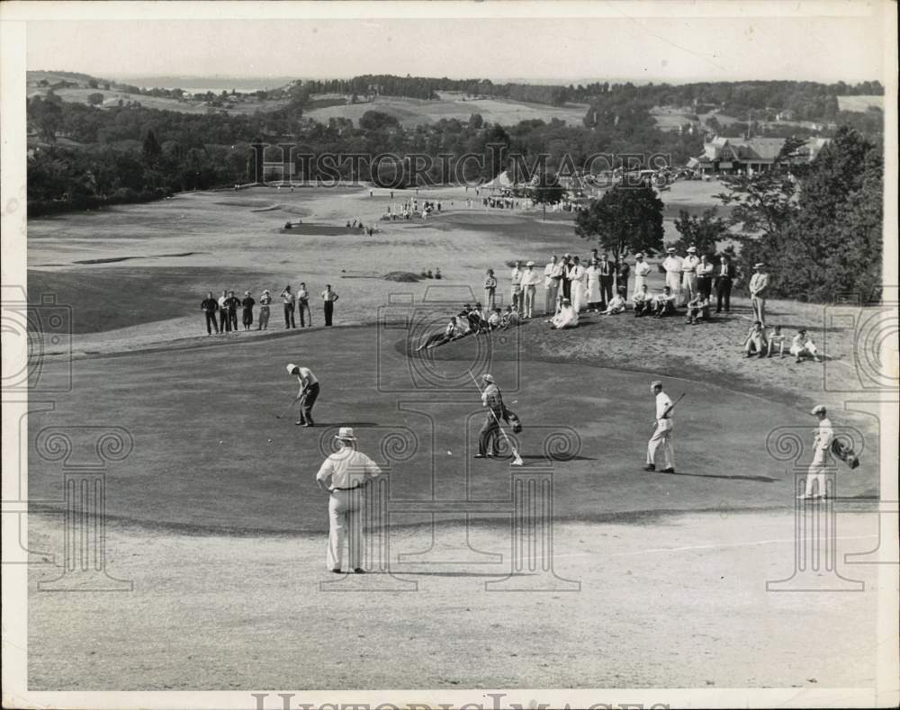 Press Photo Golfers and Spectators at Match - tuw05868 - Historic Images