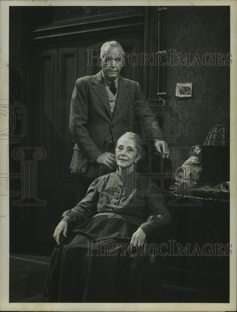 1963 Alfred Lunt &amp; Lynn Fontanne star in CBS Television special - Historic Images