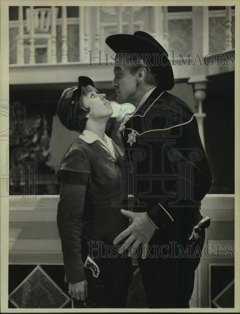 1963 Press Photo Carol Burnett & Art Lund in scene from "Calamity Jane" - Historic Images