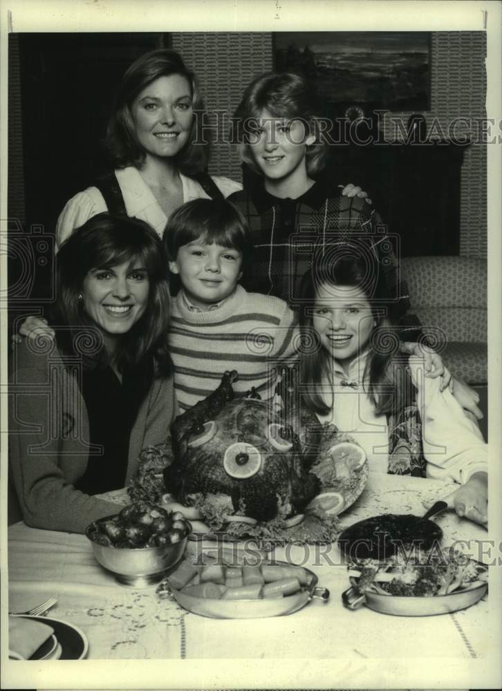 1985 Cast of "Kate & Allie" on CBS television - Historic Images
