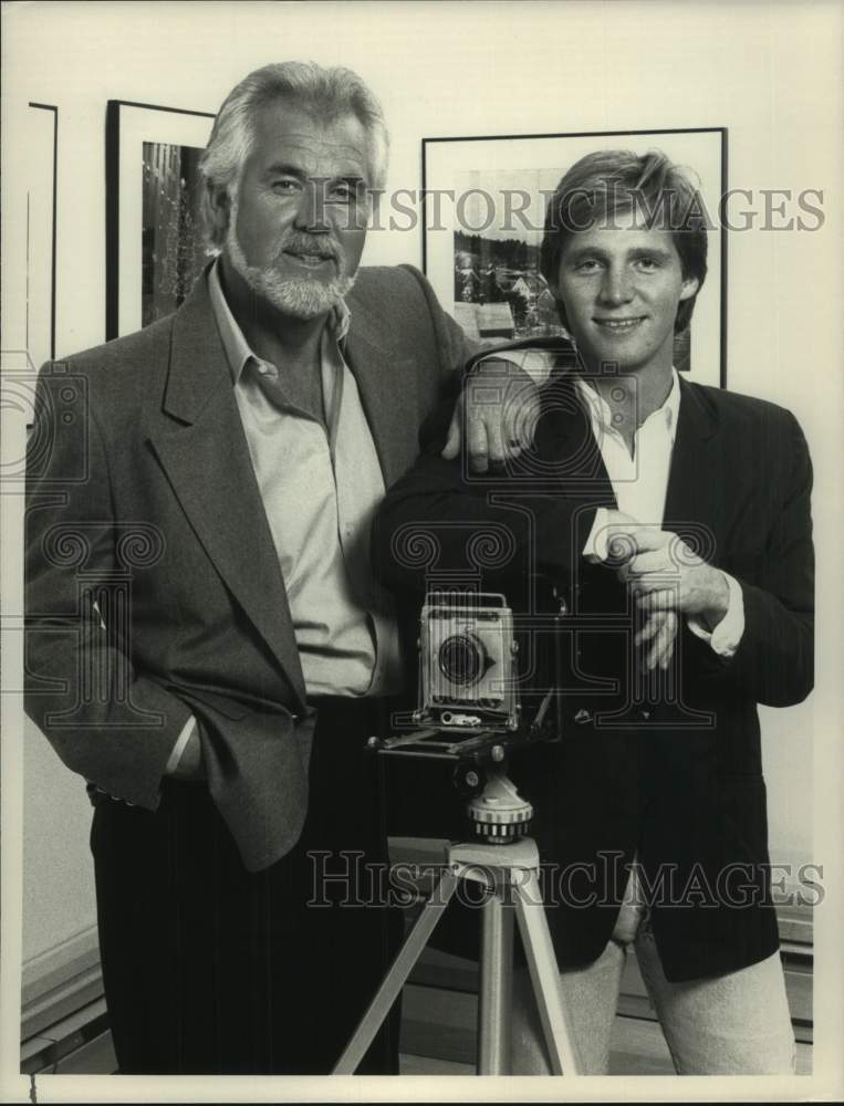 1989 Press Photo Kenny Rogers & son host Christmas special on NBC television - Historic Images