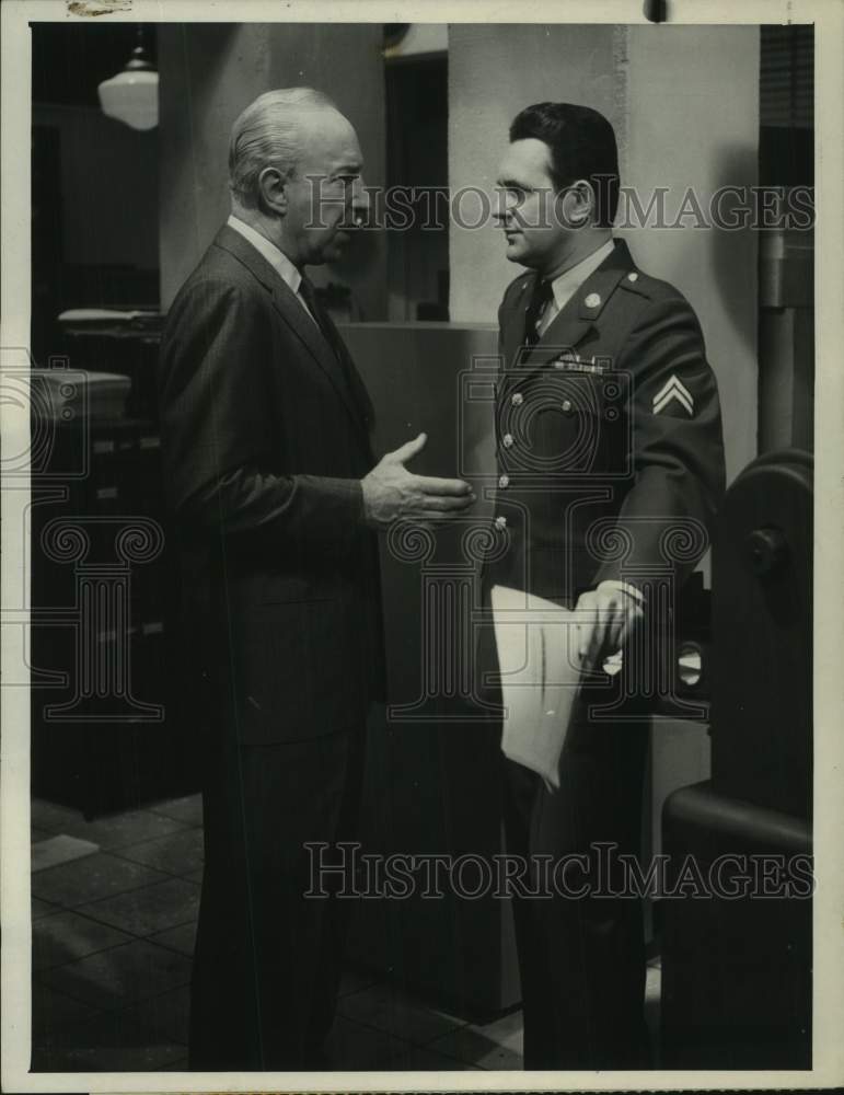 1963 Press Photo Lloyd Nolan & Larry Blyden star in "Two Faces of Treason" - Historic Images