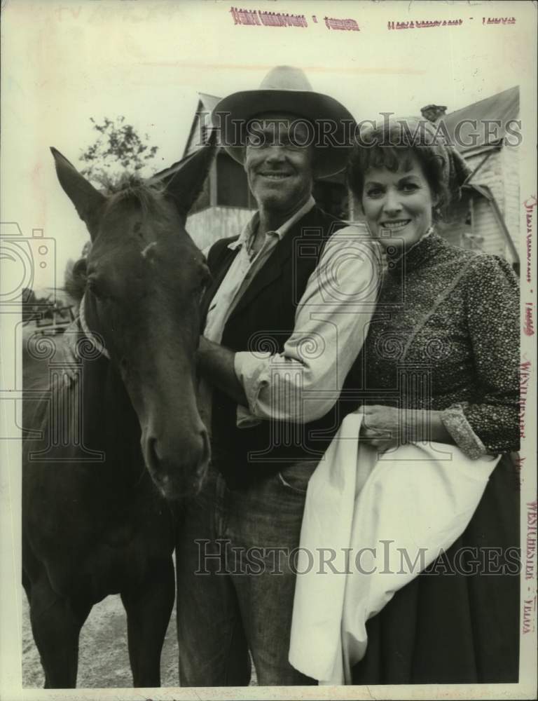 1973 Press Photo Henry Fonda with Maureen O&#39;Hara - Historic Images