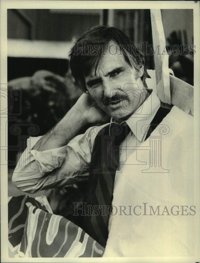 1980 Press Photo Dennis Weaver stars in &quot;The Islander&quot; on CBS Television - Historic Images