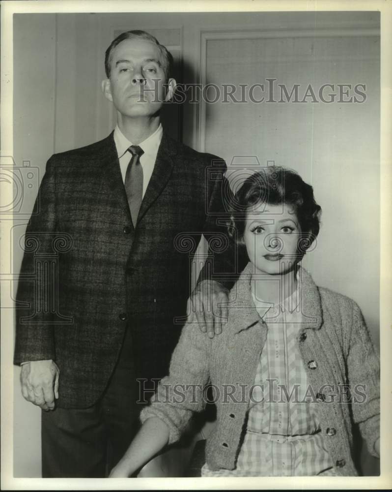 1961 Press Photo Cara Williams &amp; Harry Morgan star in &quot;Pete and Gladys&quot; on CBS - Historic Images